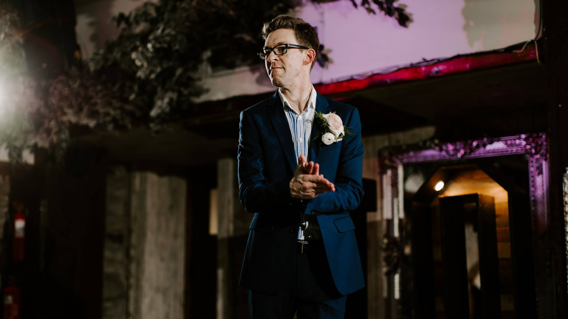 Wedding night, clapping